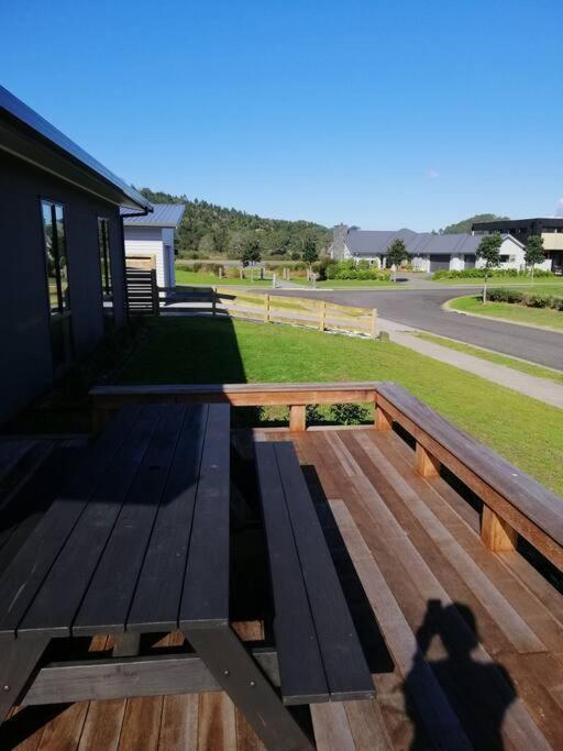 Purangi Beachhouse - 2 Bedroom Cooks Beach Eksteriør bilde