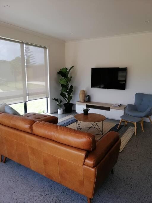 Purangi Beachhouse - 2 Bedroom Cooks Beach Eksteriør bilde