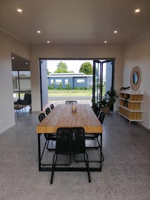 Purangi Beachhouse - 2 Bedroom Cooks Beach Eksteriør bilde